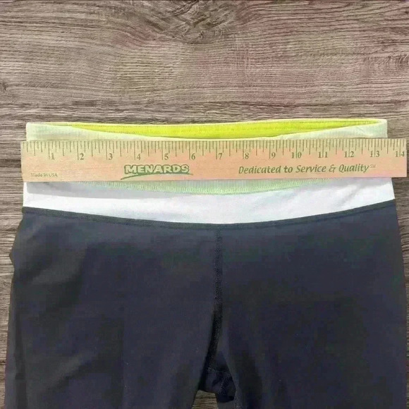 Lululemon Inspire Crop II legging’s size 4 - Picture 8 of 9